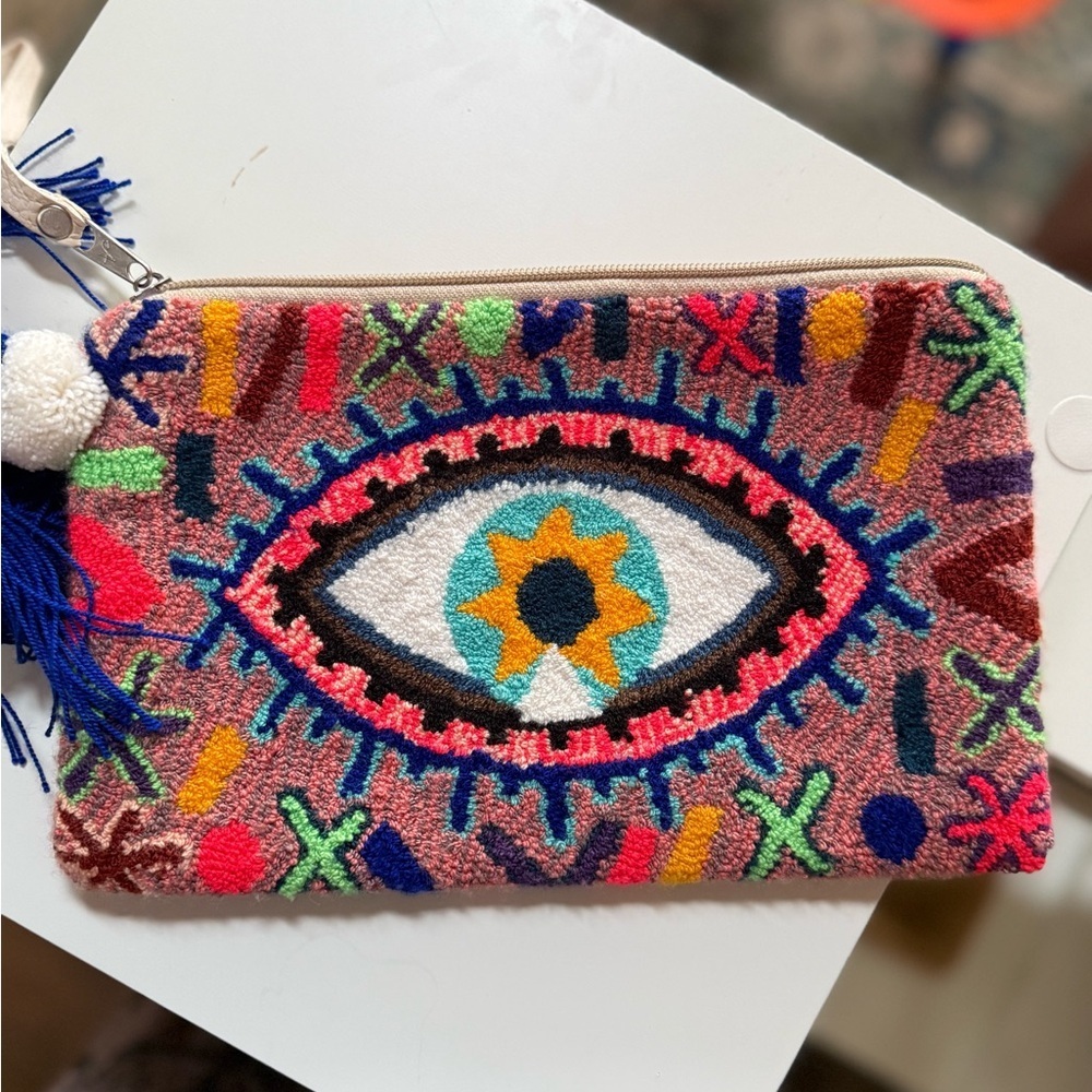 Wayuu colorful Embroidered seeing Eye Clutch with Blue Tassel - Picture 4 of 8